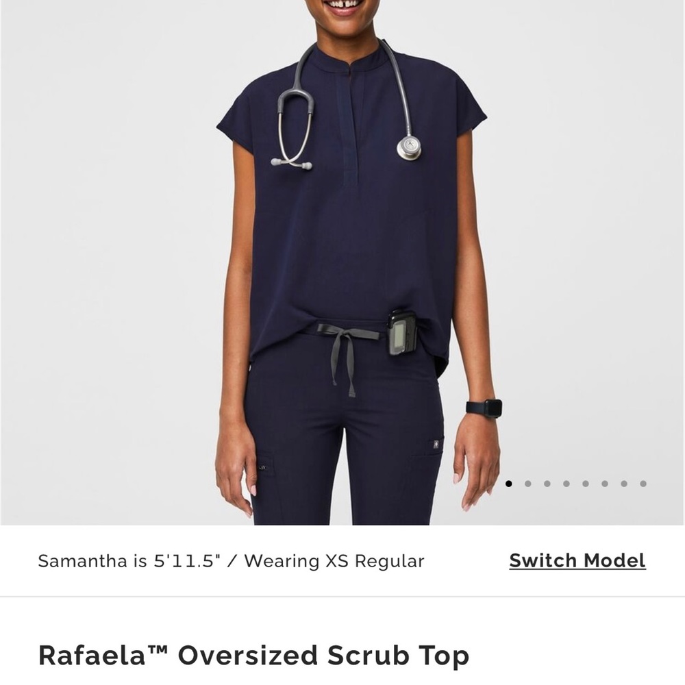 Rafaela Navy figs scrub top- SIZE L